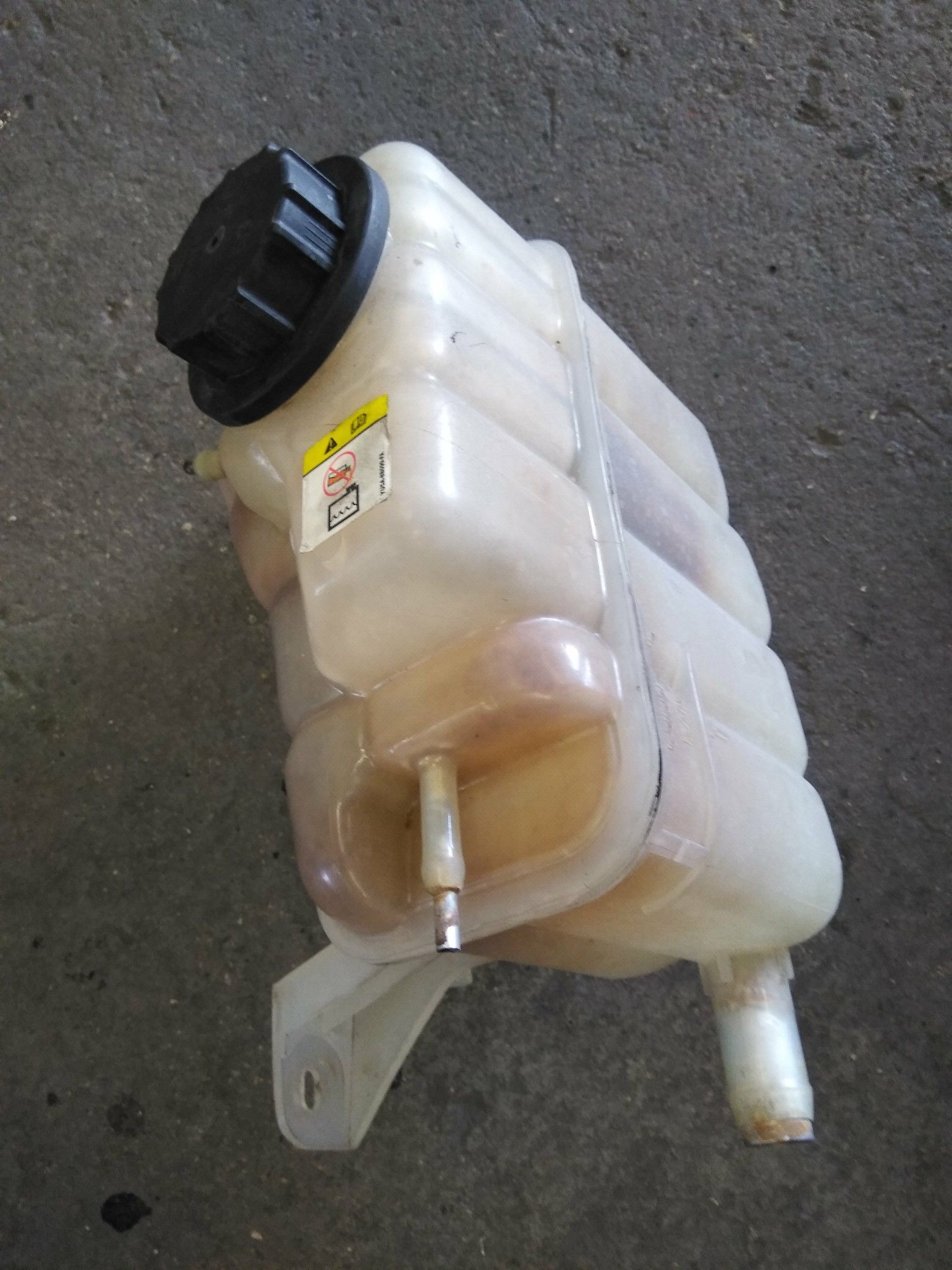 Ford Taurus coolant reservoir