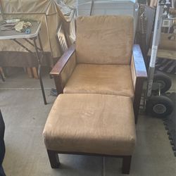Style Chair With Ottoman
