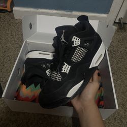 Jordan 4 white thunders 