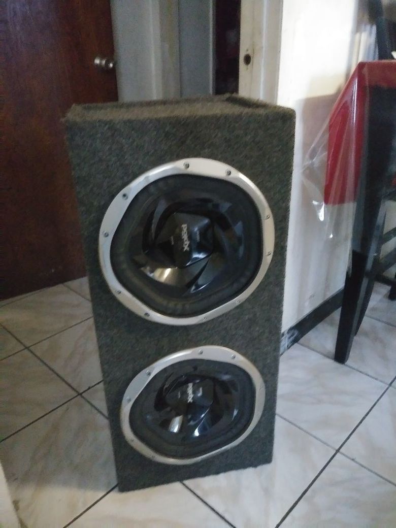 2 12 inch sony xplod 1300 watt sub woofers they sound great no problems wjat so ever