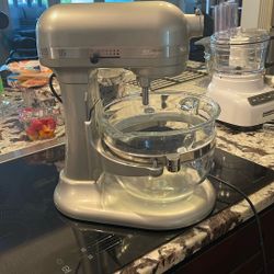 Kitchen Aid Stand Mixer 6 Quart 575 Watt With Attachments