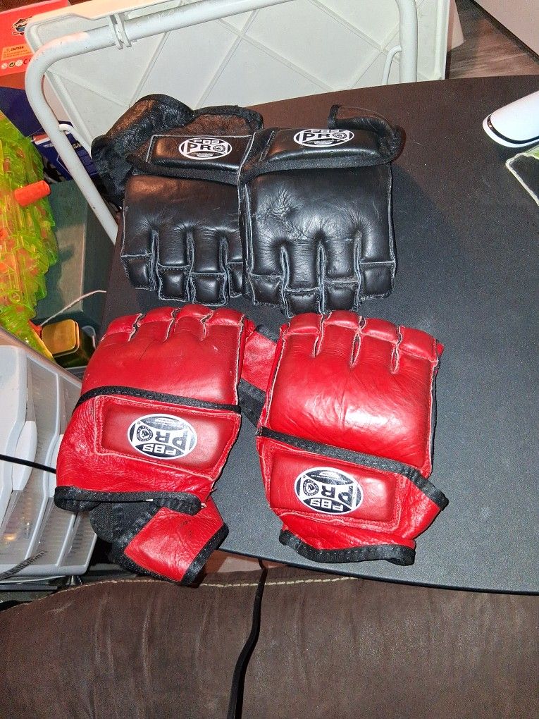 Fingerless boxing gloves