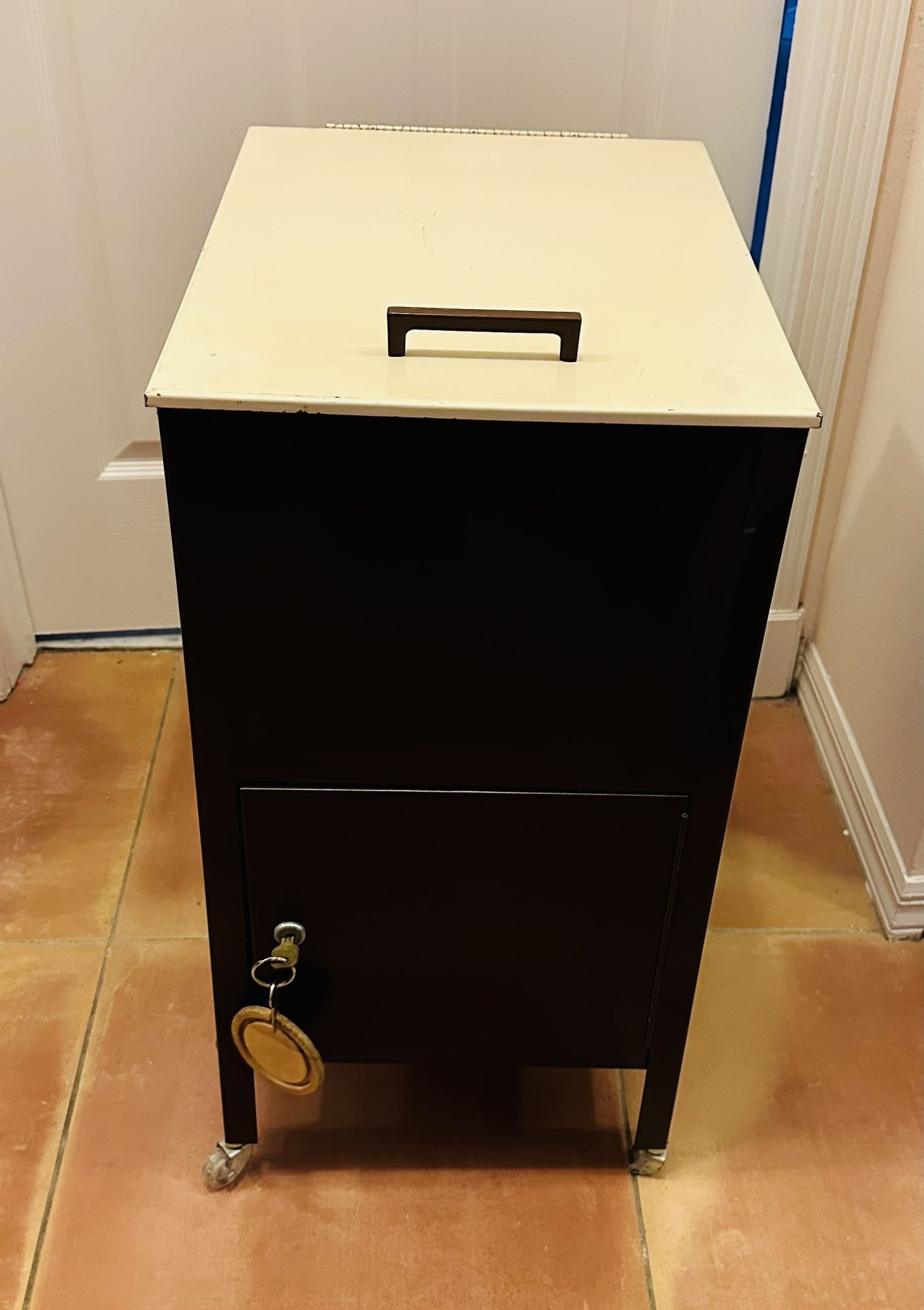 Metal File Cabinet With lock 