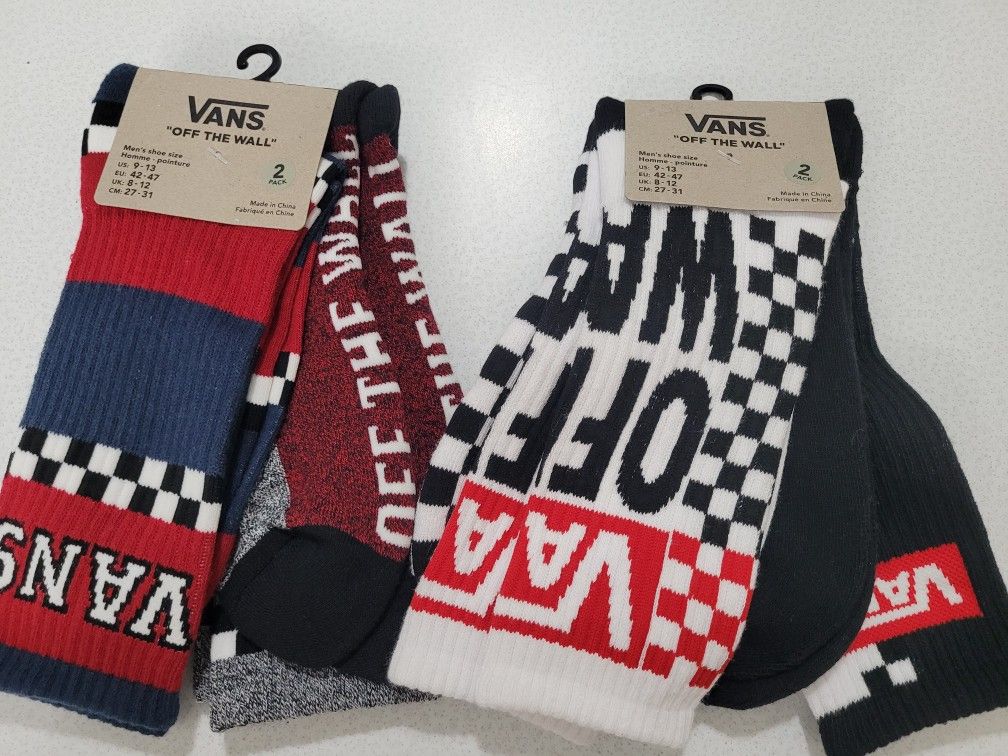 New Vans off the Wall Skater socks. 2 packs ( 4 pairs) Men's shoe size 9-13