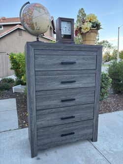 Gray 5 Drawer Modern Dresser Chest of Drawers Furniture Excellent Condition Originally $1,000