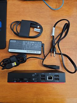 Lenovo 40AY0090US ThinkPad Univers
al USB-C Docking Station - Black