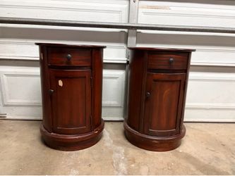 Safavieh Tabitha Solid Swivel Accent Tables