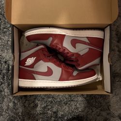 Jordan 1 Mids Cherrywood 