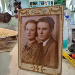 Antique 1890's 8x10 Hamdpainted  10k Go L d On Wood Stand Up Pictuŕeframe