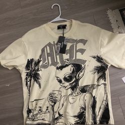 Mixed Emotion Alien Beach Graphic Tee – Small (Off-White) 