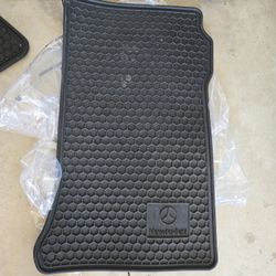 Ix Mercedes-Benz all-weather rubber floor mat