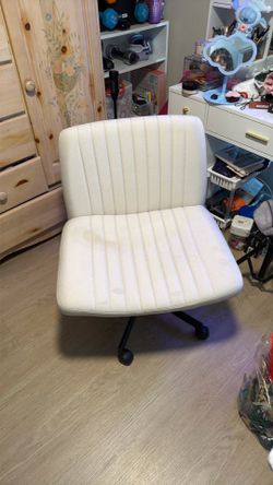 Cross cross chair with wheels
