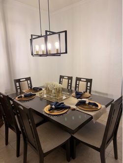 Dining Room Table and Chair set for Sale!
