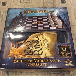 Lord of the rings chess set and board