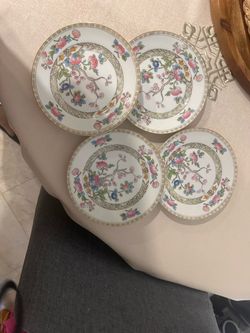 Set of 4 Floral Porcelain Plates