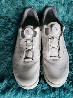 Golf shoes