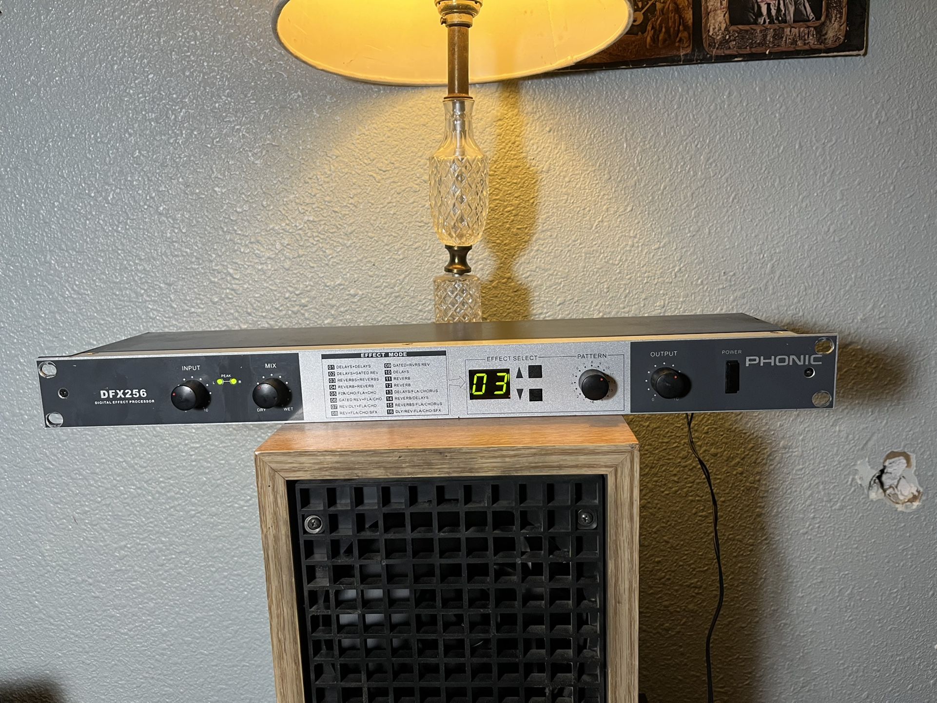 Phonic DFX 256 19 Inch Rack Multi Effect Unit