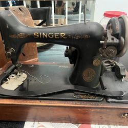 Antique 1900’s Singer Sewing Machine 