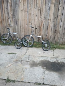 2 Tricycles