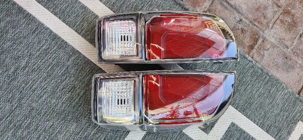 3 Gen Toyota Tacoma, Original TAIL LIGHTS (Right And Left) Very Good Condition!!