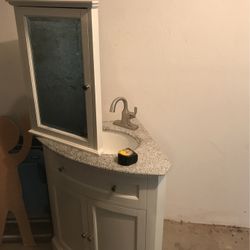 Corner Vanity With Faucet and Mirror 