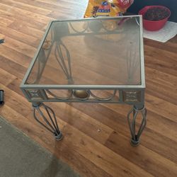 End Table. $20 OBO. Need Gone!