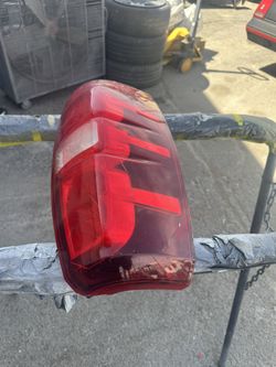 2010 Chevy Avalanche Taillight