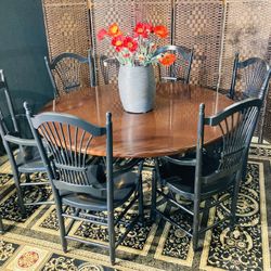Beautiful Amish Style Custom Made 8 piece Dining room set.