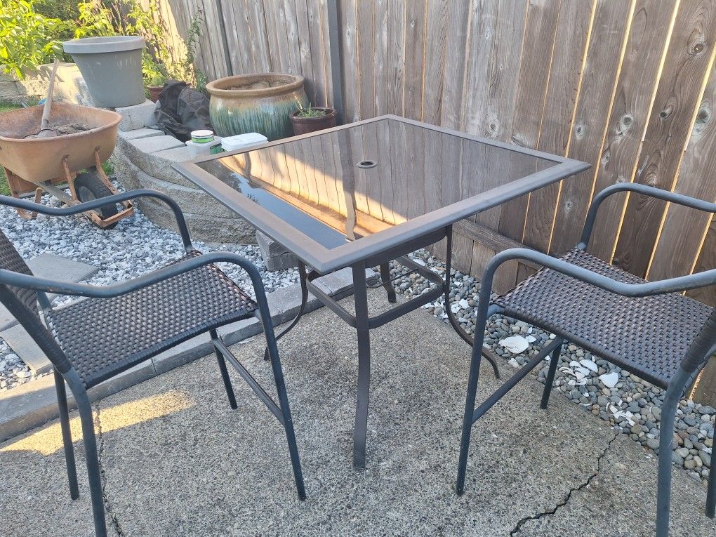 Patio Table & 4 Chairs