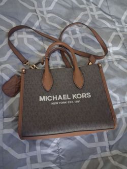 Michael kors small purse 👛
