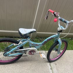 Girls schwinn bike