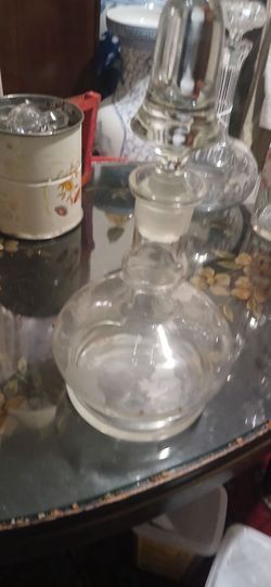 Glass etched Decantor w/ topper