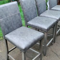 Bar Chairs / Stools 