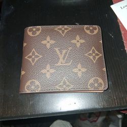 LOUIS VUTTON MENS WALLET