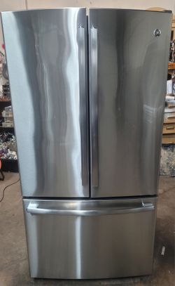 GE 24 cubic foot refrigerator With ice maker