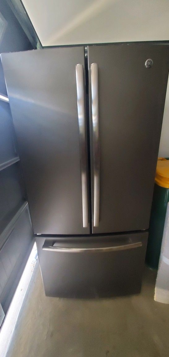 GE Refrigerator French Door GNE25JMKBFES