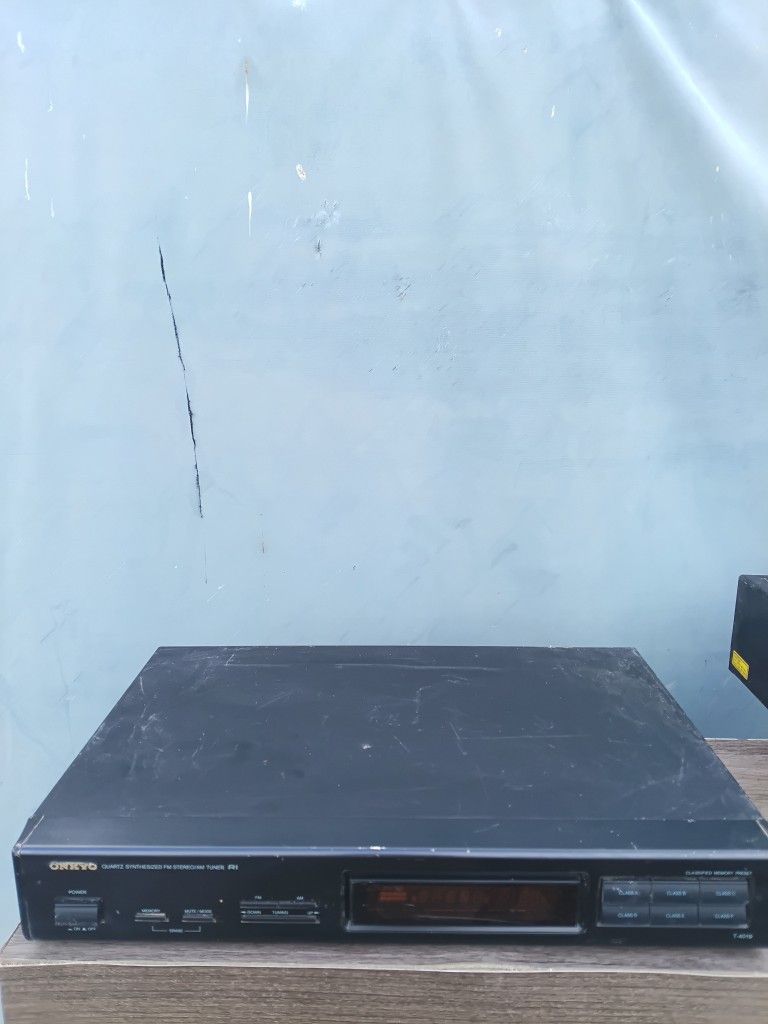 Onkyo Court Synthesized FM AM Stereo Tuner