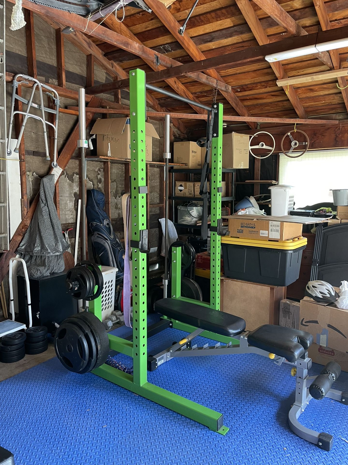 Squat Rack / Bench Press / Pull Up