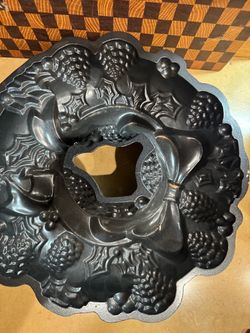 Nordic Ware Holiday Wreath Bundt Pan