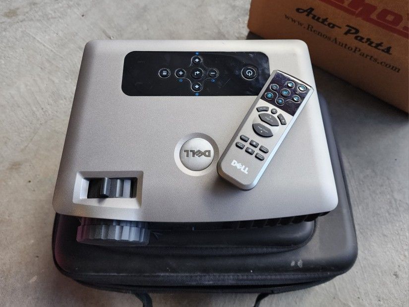 Dell 2400 MP Projector & Screen