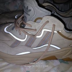 Nikes Athletic 