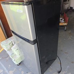 VISSANI FRIDGE