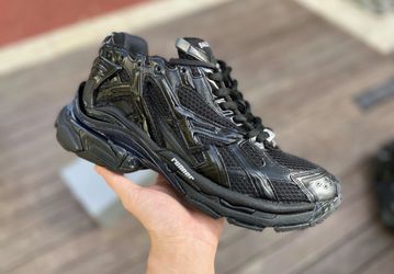 Balenciaga Runners Black