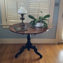 Beautiful Antique Georgian Style Tilt Top Table