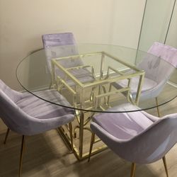 Beautiful glass Table And Chairs 