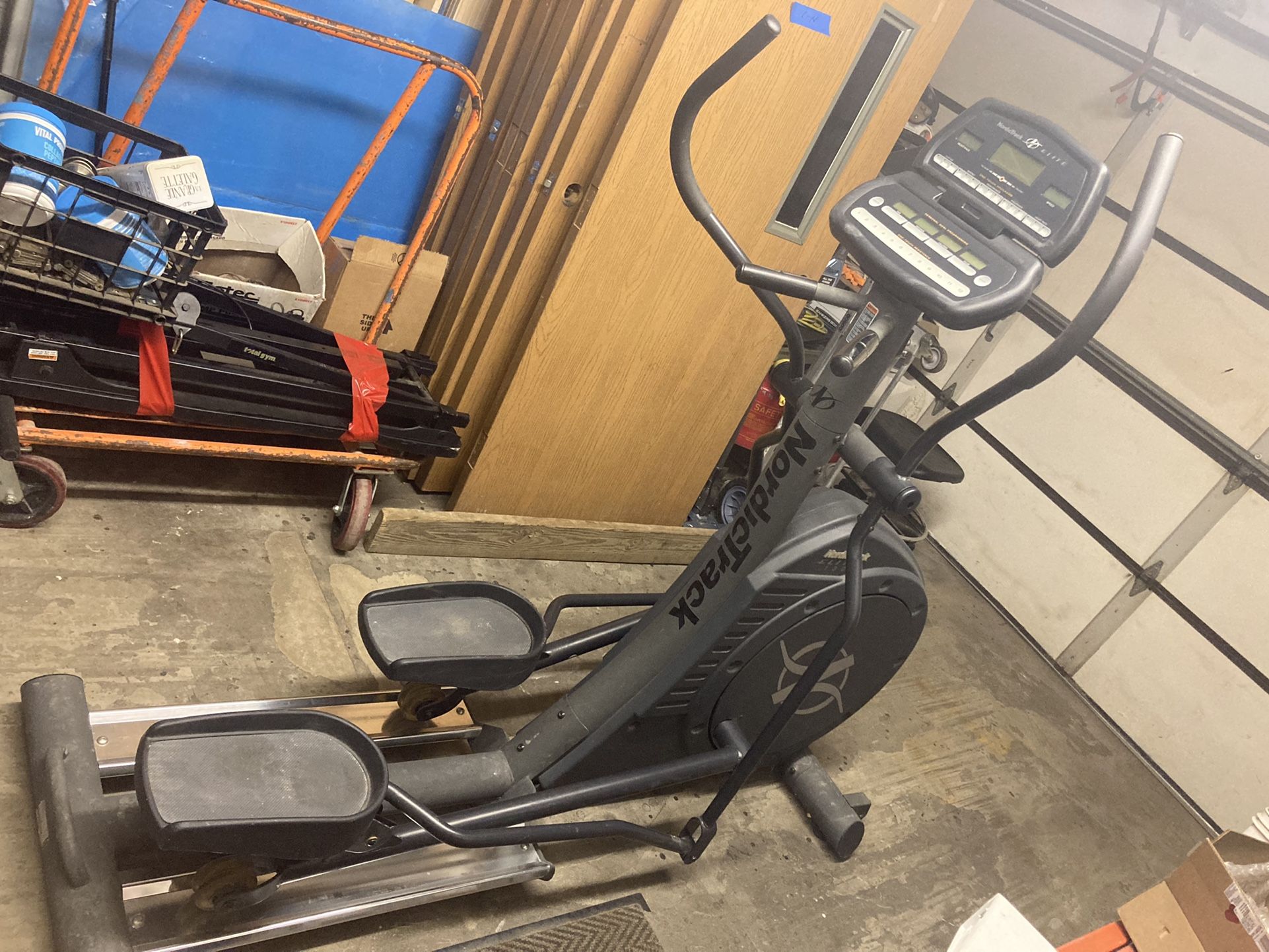 Nordic Track Elite 1300 Front Drive Elliptical Trainer