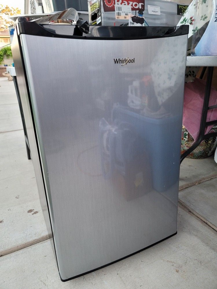 Whirlpool Mini Refrigerator 4.3 cft