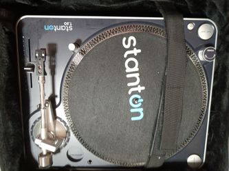 Turntable, Case, Stylus, Cables, Preamp!! Great Condition!!