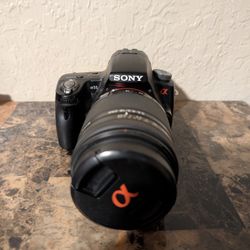 Sony A55 DSLR + 18-250mm Lens + 5 Batteries