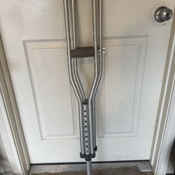 Crutches 5’2